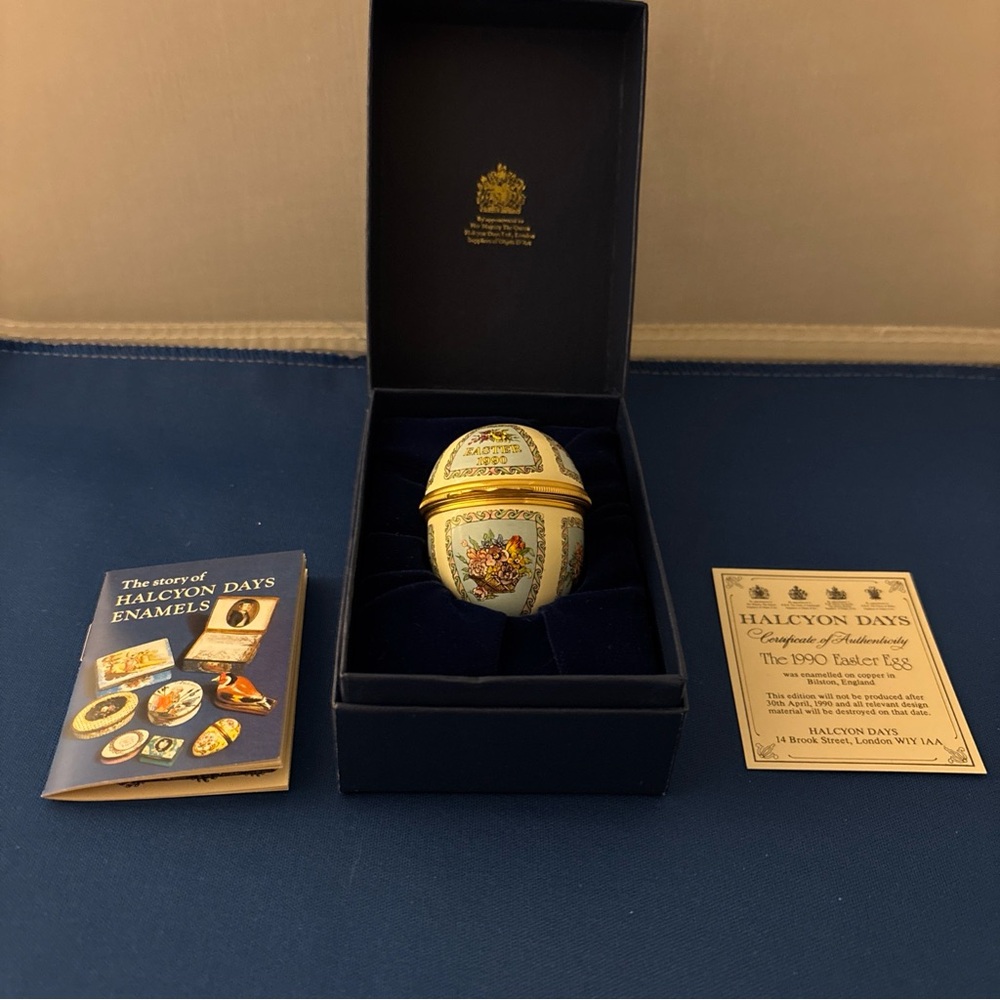 Halcyon Days Decorative Egg Enamel with Gold Accents 1990 Trinket